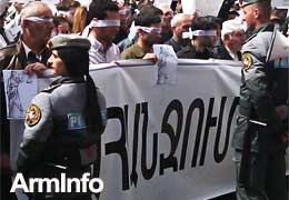 Teachers boo Head of Administration of Armenian Education and Science Minister