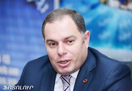 Глава государственно-правовой комиссии парламента призвал правоохранительные органы выявить и наказать организаторов поджогов машин оппозиционеров 