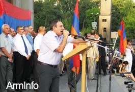 Пашинян и его сторонники в знак протеста прошагали 12,5 км