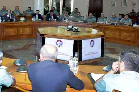 Оппозиционные депутаты предлагают 15 октября созвать внеочередное заседание Постоянной комиссии НС РА по обороне для рассмотрения ситуации на юго-восточных рубежах страны