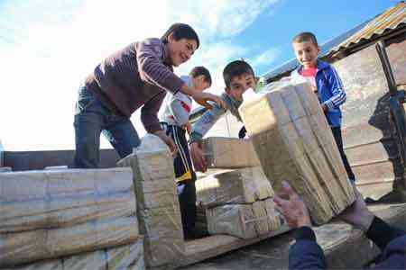 Էյչ-Էս-Բի-Սի Բանկ Հայաստան ՓԲԸ-ի աշխատակազմն օգնում է Շիրակի մարզի 15 գյուղերի անապահով ընտանիքներին