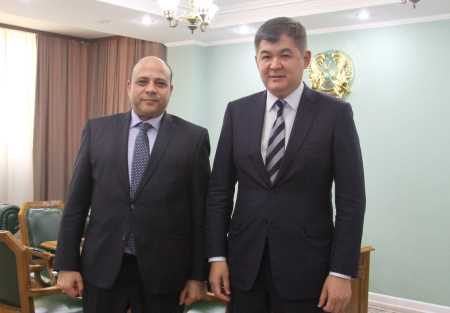 Посол Армении в Казахстане встретился с министром здравоохранения республики