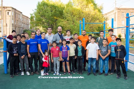 Конверс Банк преподнес «спортивный» сюрприз жителям Гюмри
