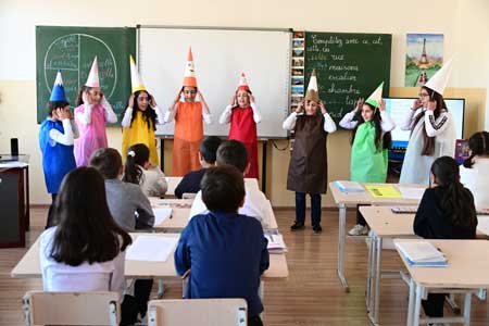 В Разданской школе при содействии благотворительного фонда «Степан Гишян» открылся класс по изучению французского языка