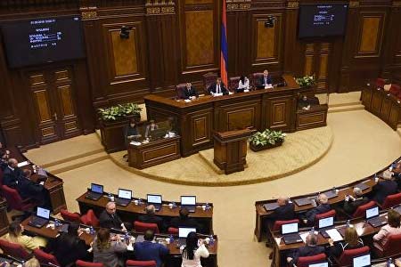 Национальное Собрание в первом чтении приняло проект поправок в Конституцию Армении