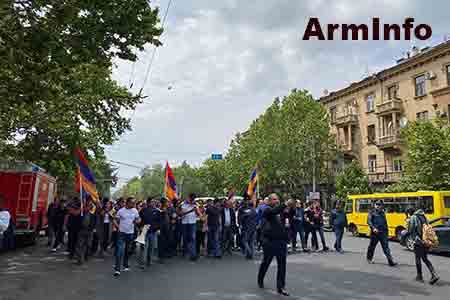 Оппозиция начала шествие сразу по 4 направлениям