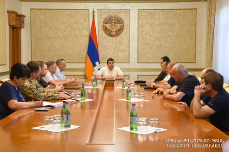 Artsakh president holds meeting on security and humanitarian challenges