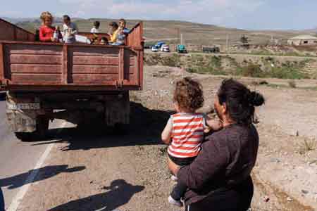 Удерживаемый в Азербайджане Рубен Варданян продолжает оказывать помощь беженцам из Арцаха