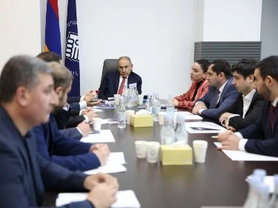 Пашинян провел заседание правящей партии