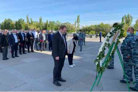 Коллектив ЮКЖД  почтил память жертв Геноцида армян 1915г.