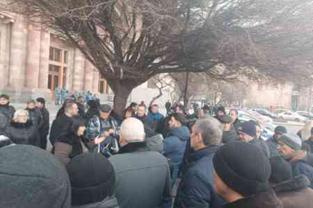 Представители МСБ Армении вновь вышли на акцию протеста