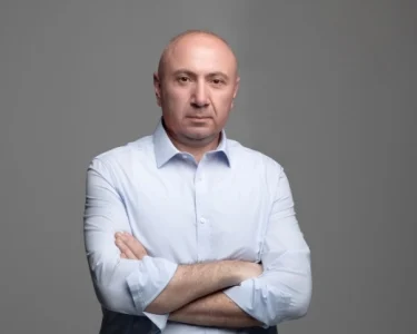 Теванян: Поджег автомобиля семьи члена фракции "Мать Армения" имеет политический подтекст