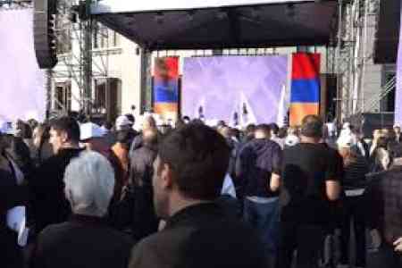 На площади Свободы стартовал митинг движения <По нашему>