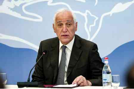 Armenian president holds meetings in Davos