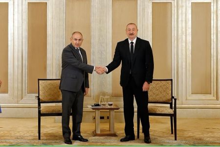 Пашинян и Алиев в Вашингтоне переговорили <на ногах>