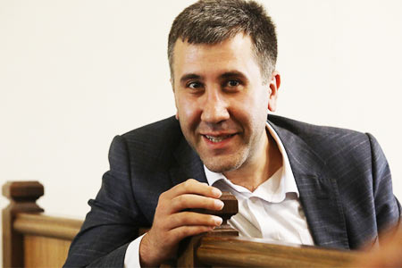 Адвокат провел параллели между повышением пенсий Пашиняном перед парламентскими выборами и уголовным преследованием бабушки в Гюмри