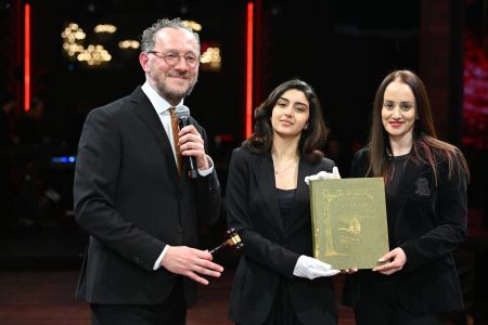 ԱրարատԲանկ․ «Հայկական առասպելներ և պոեմներ» գրքի հասույթը՝ «Սիթի օֆ Սմայլ» հիմնադրամին