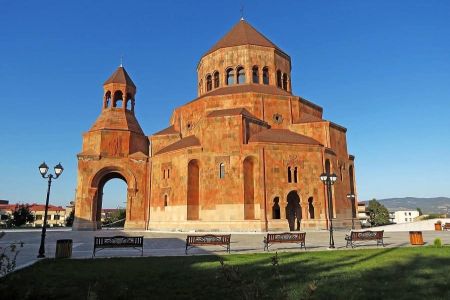 Азербайджан подверг вандализму собор Пресвятой Богородицы в оккупированном Степанакерте