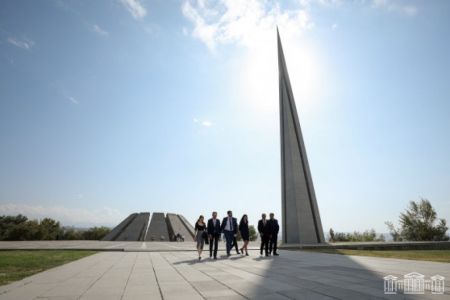 Swiss MFA delegation visits Tsitsernakaberd Memorial Complex
