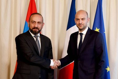 RA, French FMs discuss steps to develop Armenian-French strategic  partnership