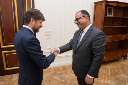 Вице-премьер Армении попрощался с послом Франции