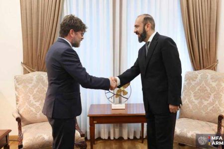 Armenian FM bids farewell to outgoing French Ambassador